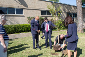 survivor-tree-ceremony_09